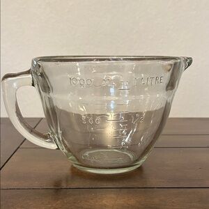 The pampered chef Clear Glass Measuring Cup - 4 cup